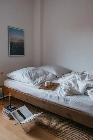 CORE BED CAROB BROWN 140 X 200 van Karup Design – sfeerfoto 5 van 6