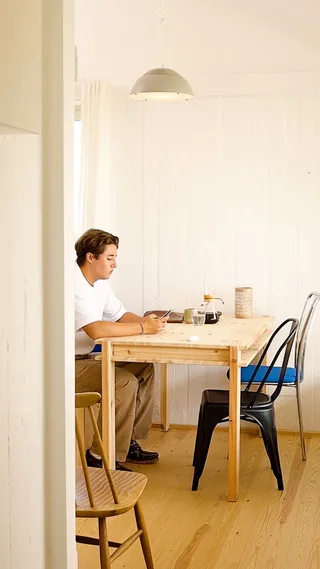 TUCK DINING TABLE RAW de Karup Design – photo d’ambiance 4 sur 11