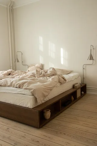 ZIGGY BED CAROB BROWN LACQUERED 140 X 200 van Karup Design – sfeerfoto 4 van 10