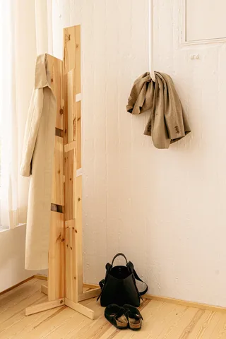 KEEPER COAT STAND RAW de Karup Design – photo d’ambiance 7 sur 12