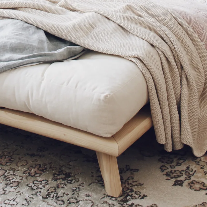 SENZA BED CLEAR LACQUERED 140 X 200 de Karup Design – photo d’ambiance 4 sur 11