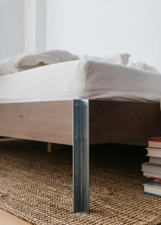 CORE BED CAROB BROWN 140 X 200 van Karup Design – sfeerfoto 2 van 6