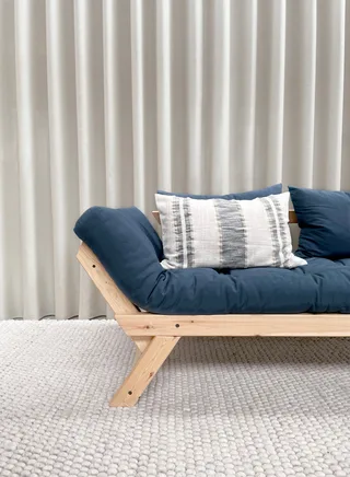 BEBOP CLEAR LACQUERED W. 4-LAYER MIXED MATTRESS MOCCA von Karup Design – Ambientefoto 4 von 16