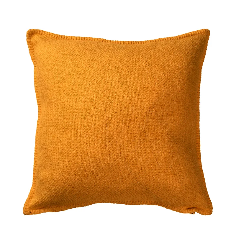 Bouclé kuddfodral von Klippan Yllefabrik in Ockra – Produktfoto 2 von 2
