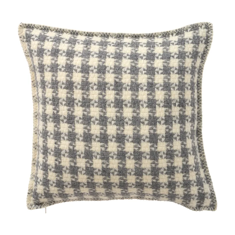 Dogtooth kuddfodral van Klippan Yllefabrik in Grå – productfoto