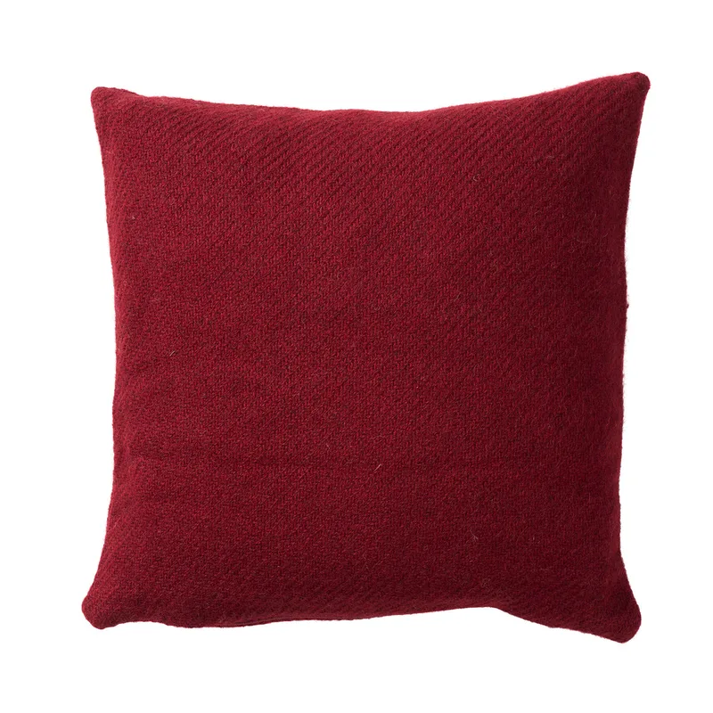 Gotland kuddfodral by Klippan Yllefabrik in Vinröd – product photo