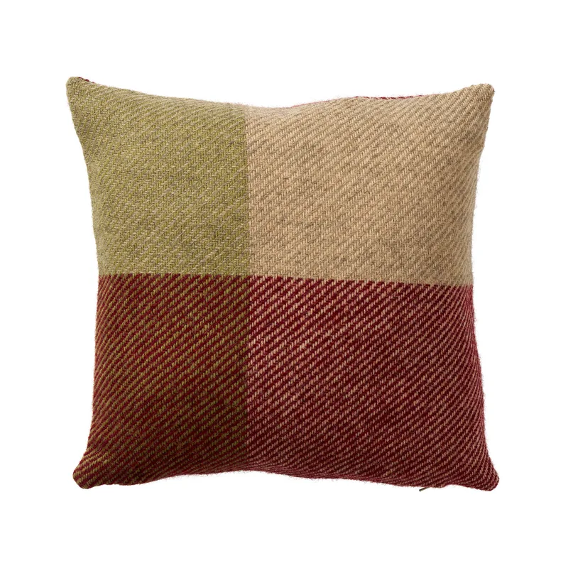 Gotland check kuddfodral van Klippan Yllefabrik in Check burgundy – productfoto