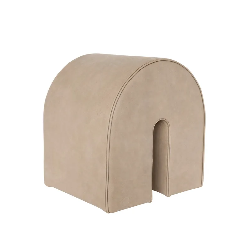 Curved Puf von Kristina Dam Studio – Produktfoto