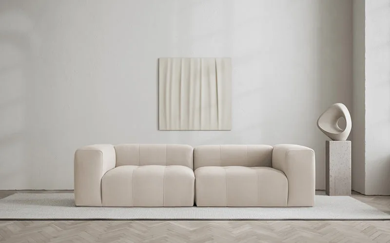 Cecco 2-sits soffa van LAYERED in Wool Beige – sfeerfoto