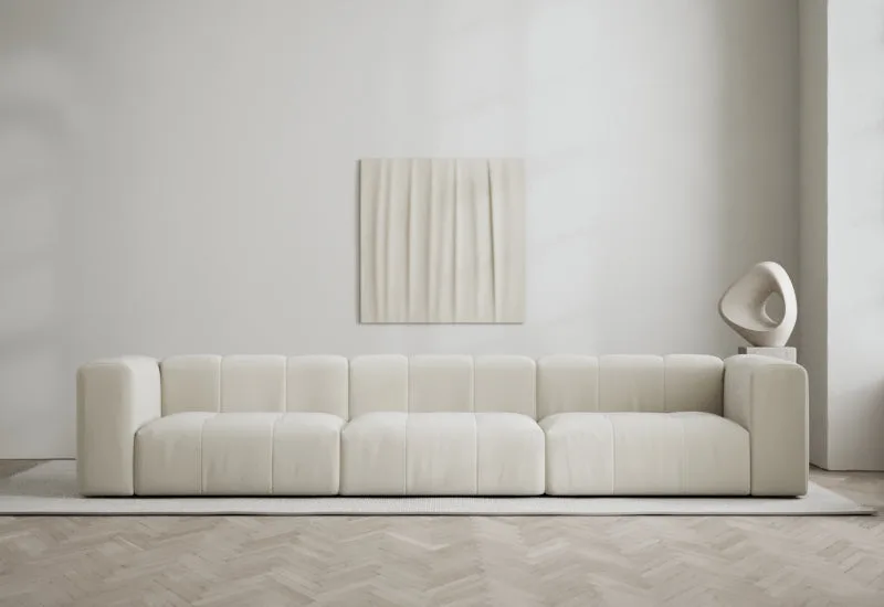 Cecco 3-sits soffa von LAYERED in Bouclé Pearly Off White – Ambientefoto