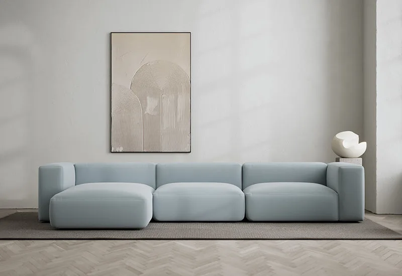 Rosso 3-sits soffa med divan vänster von LAYERED in Linen Look Sky Blue – Ambientefoto