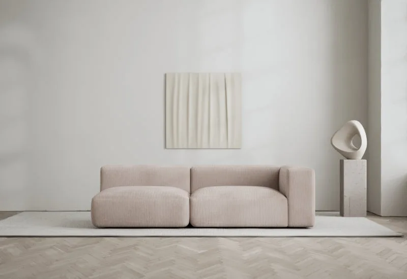 Rosso 2-sits soffa öppen vänster van LAYERED in Cord Light Nougat – sfeerfoto