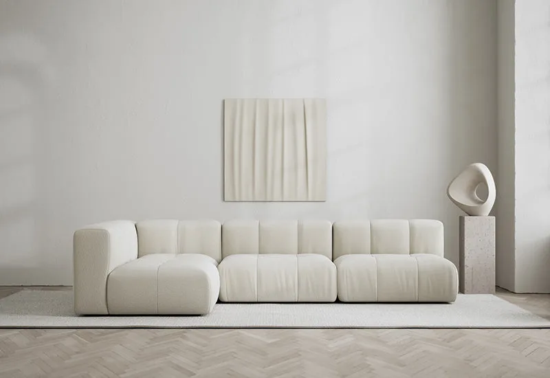 Cecco 4-sits hörnsoffa vänster von LAYERED in Bouclé Pearly Off White – Ambientefoto