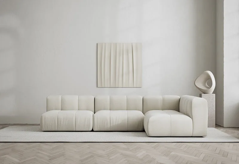 Cecco 4-sits hörnsoffa höger von LAYERED in Bouclé Pearly Off White – Ambientefoto