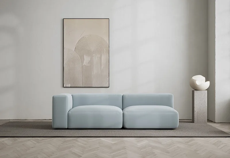 Rosso 2-sits soffa öppen höger by LAYERED in Linen Look Sky Blue – interior photo