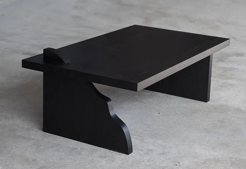 Axel Wannberg Träbord Thorn von LAYERED in One Size – Ambientefoto