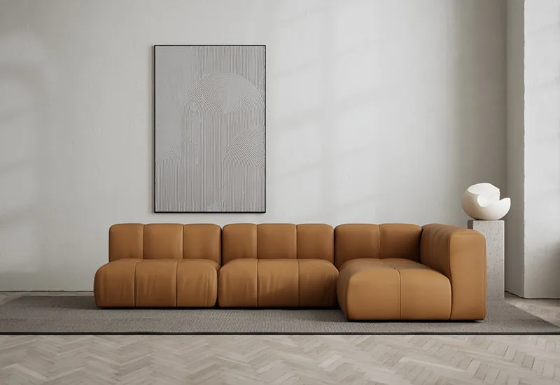 Cecco 4-sits hörnsoffa höger von LAYERED in Leather Brandy – Ambientefoto