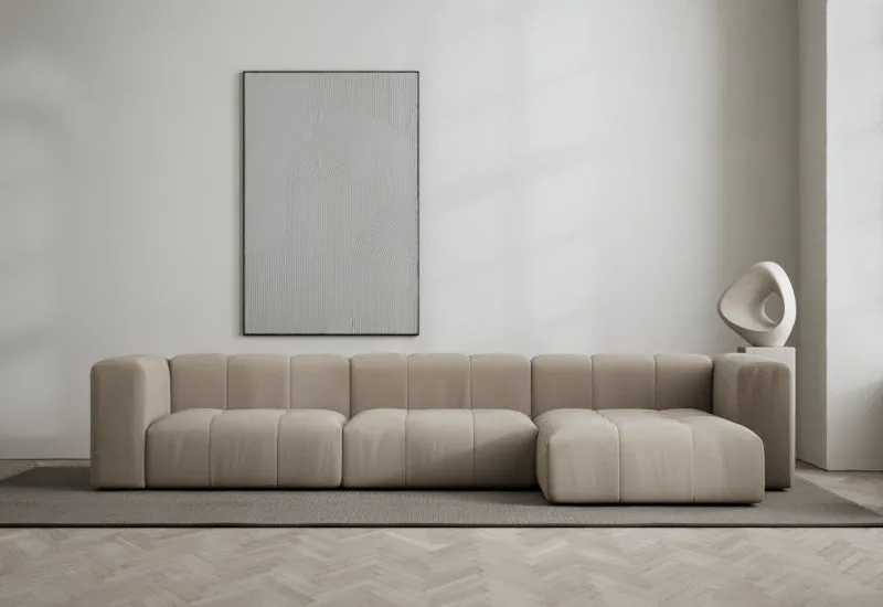 Cecco 3-sits soffa med divan höger by LAYERED in Bouclé Warm Clay – interior photo