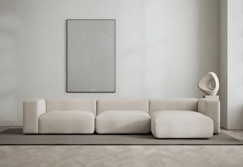Rosso 3-sits med divan höger von LAYERED in Cord Fresh Pearl Grey – Ambientefoto