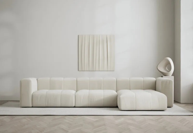 Cecco 3-sits soffa med divan höger de LAYERED en Bouclé Pearly Off White – photo d’ambiance