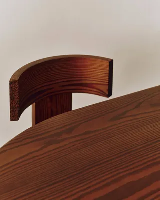 SPINA CHAIR van LOUISE ROE in Natural Oak – sfeerfoto 1 van 3