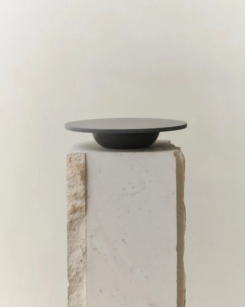 GALLERY OBJECT CAKE DISPLAY 08 by LOUISE ROE in Black Basalt – interior photo
