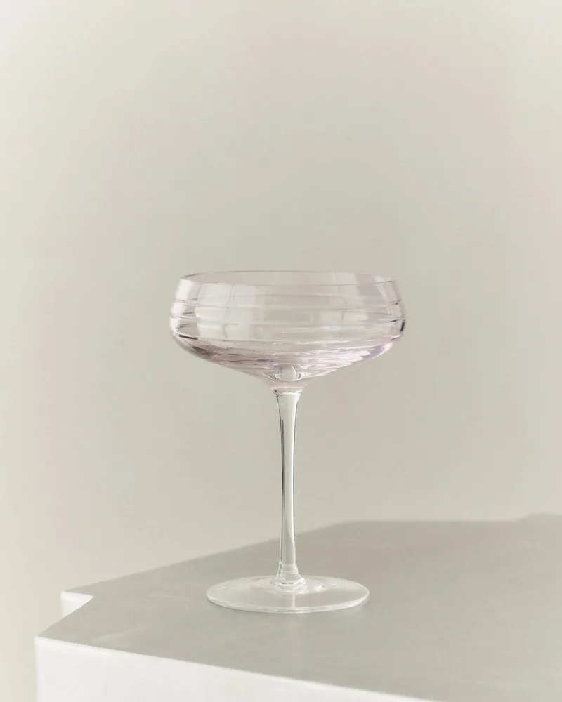 CHAMPAGNE COUPE TRIPLE CUT - SET OF 4 de LOUISE ROE en ROSE BUNDLE (4 COUPES) – photo d’ambiance 2 sur 2