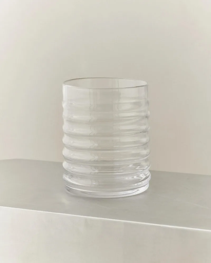 WILLY VASE von LOUISE ROE in Clear – Ambientefoto