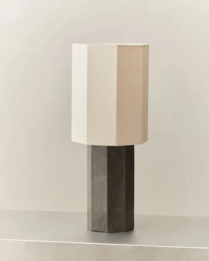 EIGHT OVER EIGHT LAMP LARGE van LOUISE ROE in Grey Marble, Jute White – sfeerfoto