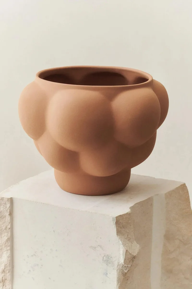 BALLOON BOWL 06 SANDED OCKER by LOUISE ROE – interior photo