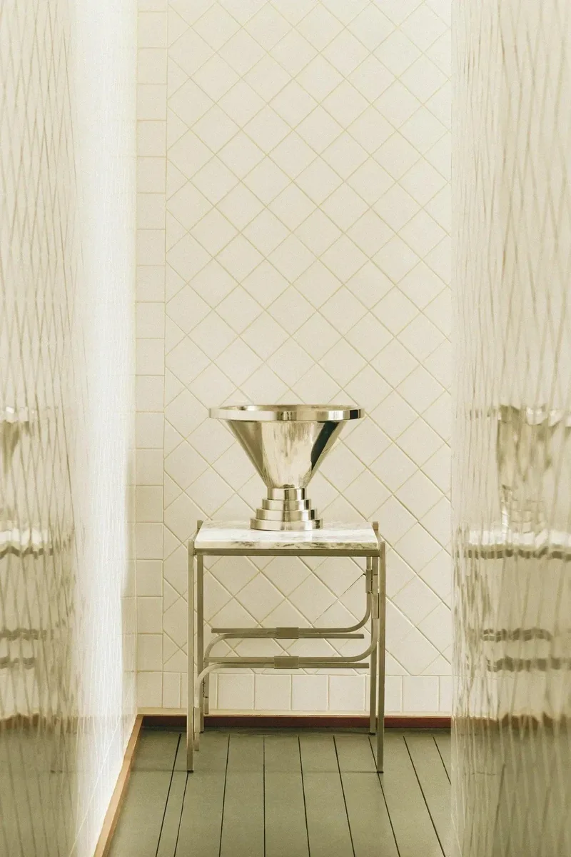 AXIS DISPLAY UNIT - ESTREMOZ MARBLE by LOUISE ROE in Unit 01: SINGLE – interior photo