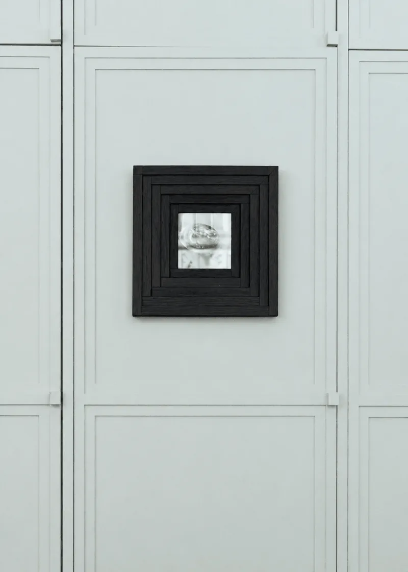 FRANKIE FRAME 02 ZOOM IN by LOUISE ROE in Dark Brown – product photo