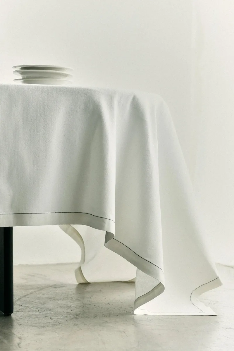 S.R. TABLE CLOTH 03 by LOUISE ROE – interior photo 2 of 3