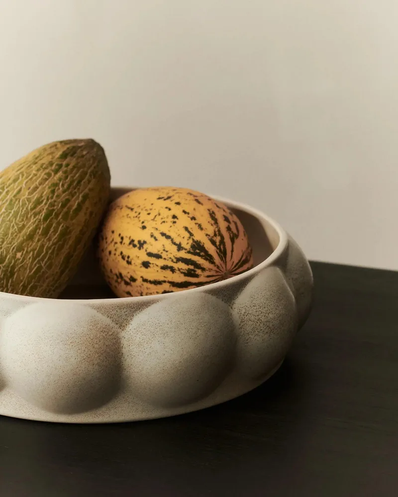 BALLOON TRAY 07 CERAMIC by LOUISE ROE in Vintage Glaze – interior photo