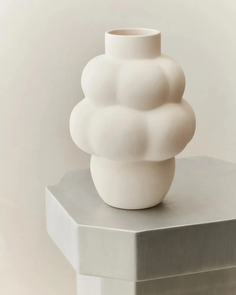 BALLOON VASE 04 CERAMIC by LOUISE ROE in Raw White – interior photo