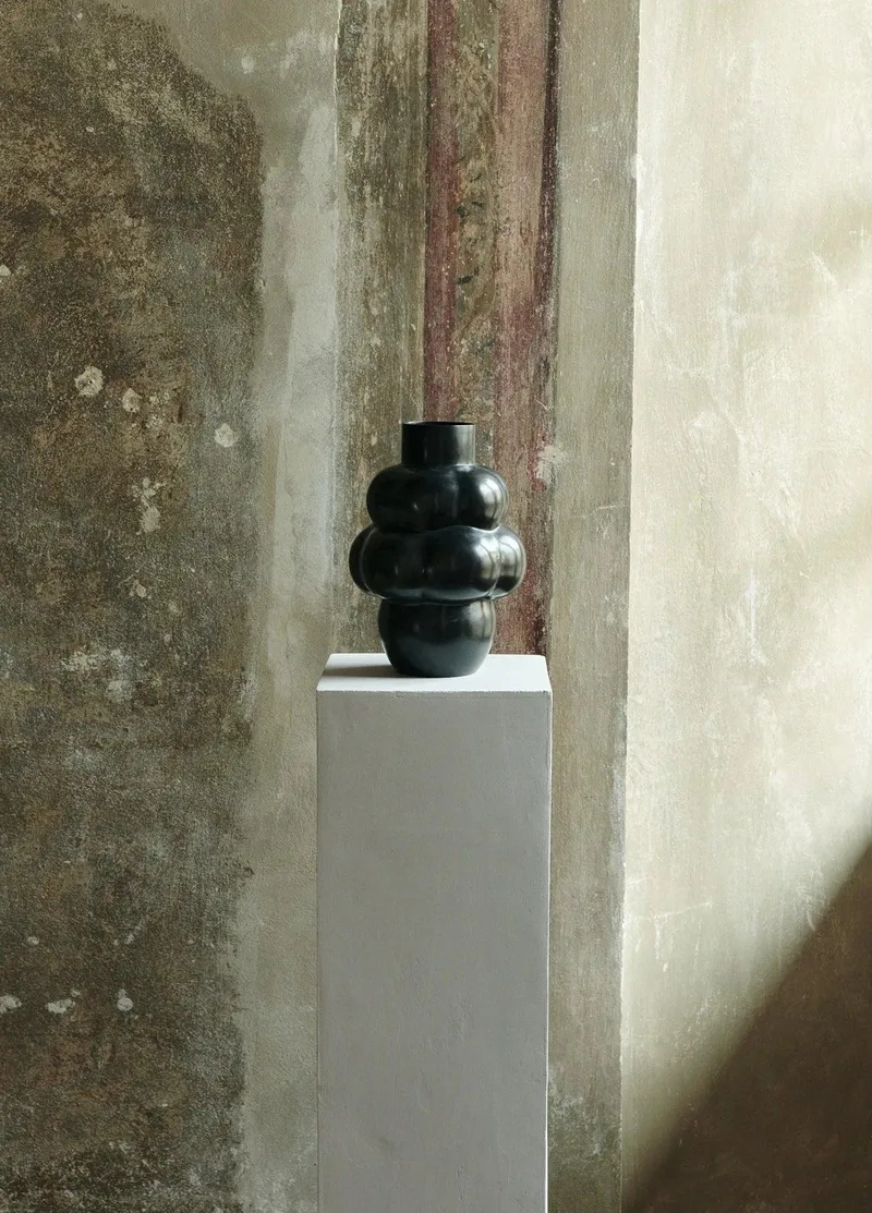 THE ROE STUDIO BALLOON OBJECT 001 by LOUISE ROE – interior photo