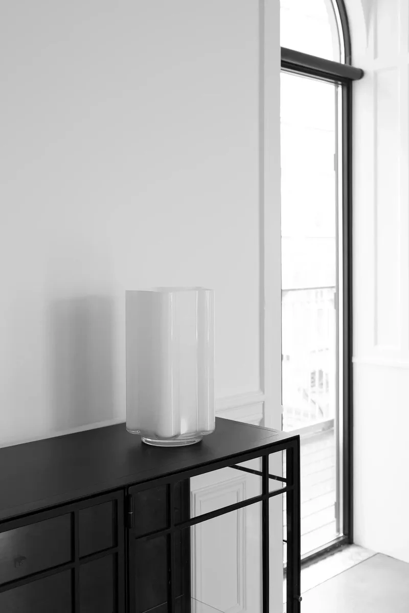 FUNKI VASE ROUNDED GLASS by LOUISE ROE in Opal White – interior photo