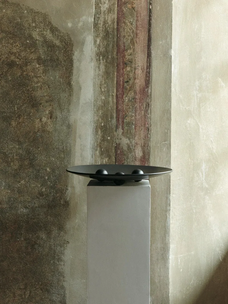 THE ROE STUDIO TRAY OBJECT 003 by LOUISE ROE – interior photo