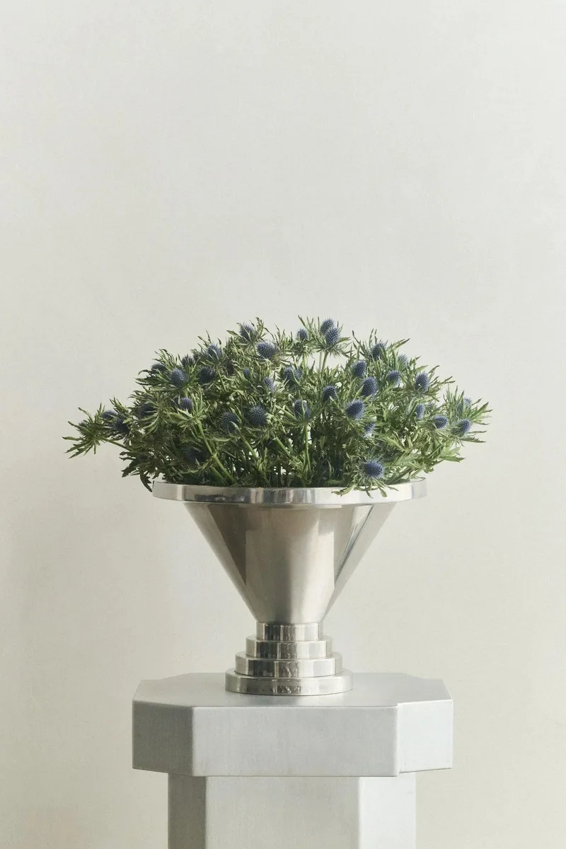 METAL CHAMPAGNE BOWL 01 de LOUISE ROE – photo d’ambiance 2 sur 2