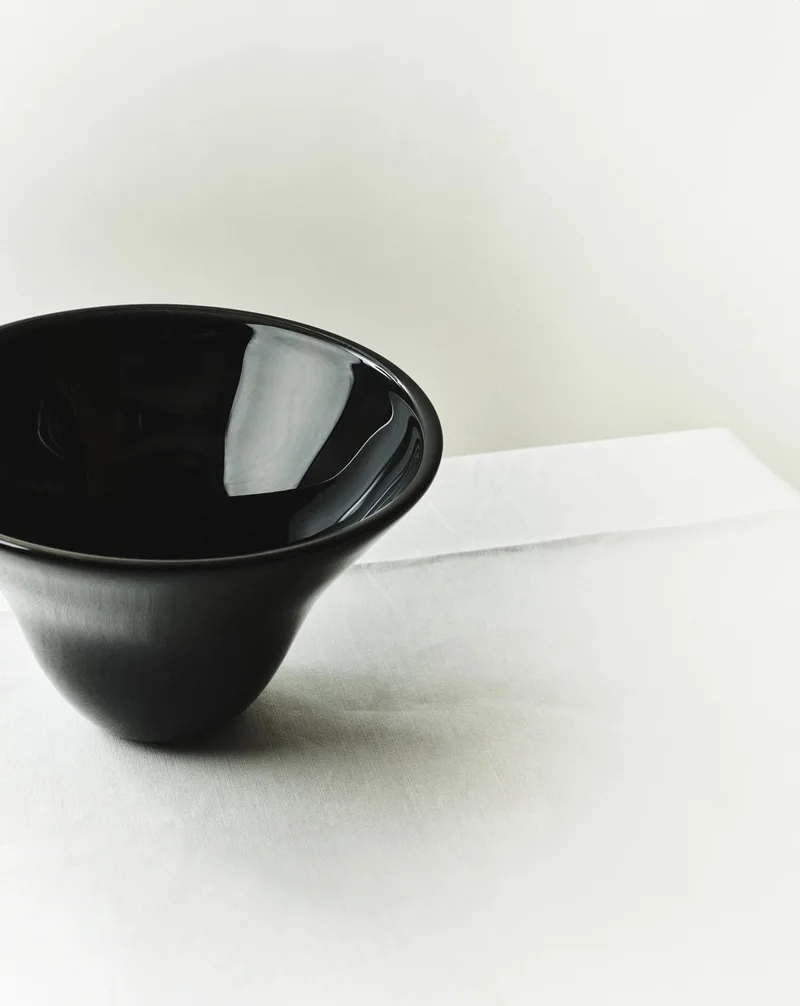 S.R. VINTAGE BOWL PLAIN BLACK by LOUISE ROE – product photo