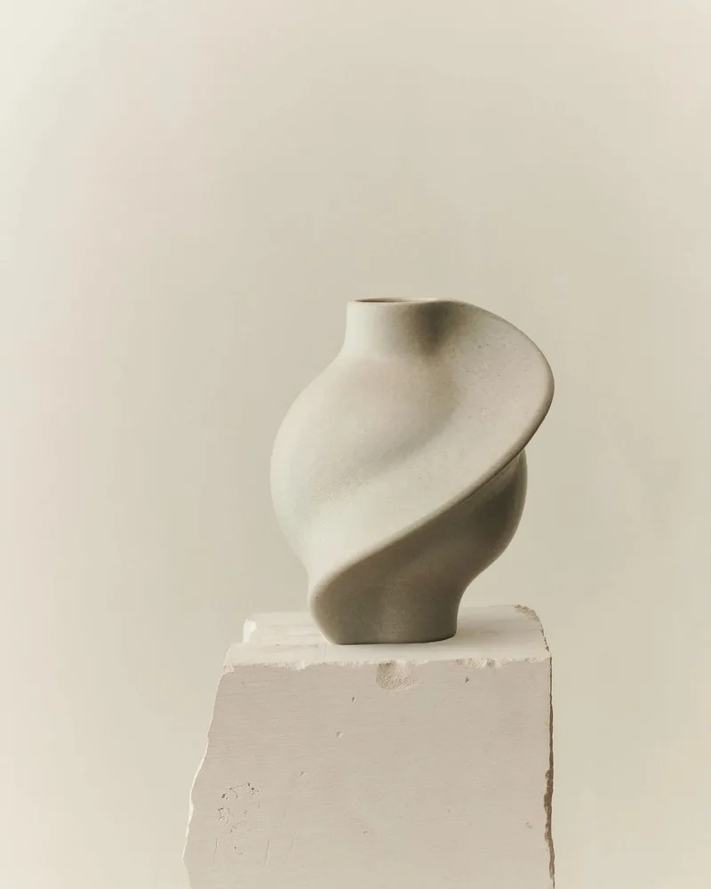 PIROUT VASE 02 by LOUISE ROE in Vintage Glaze – product photo