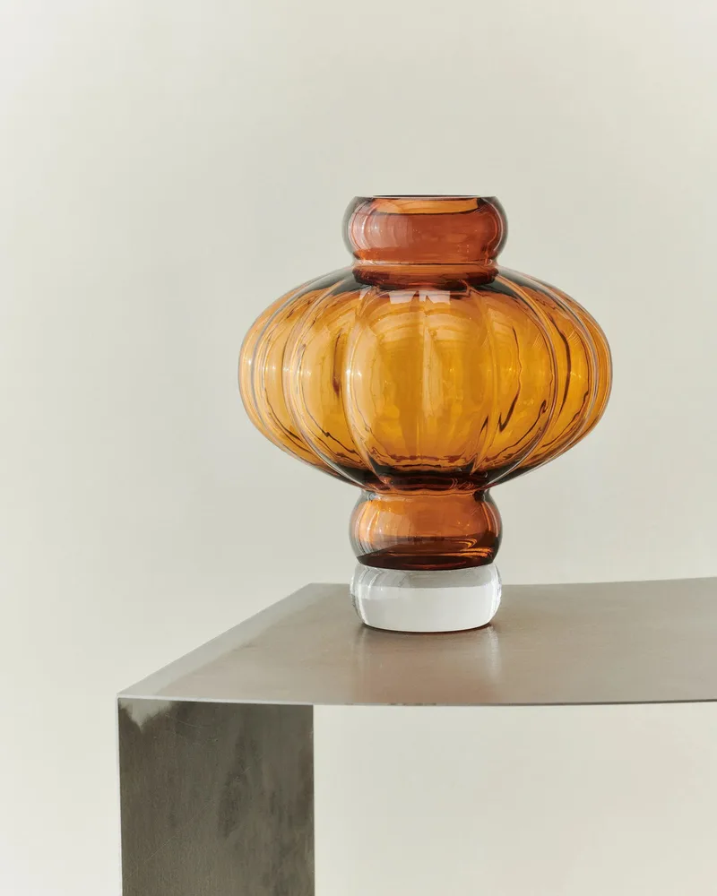 BALLOON VASE 08 GLASS van LOUISE ROE in Amber – productfoto