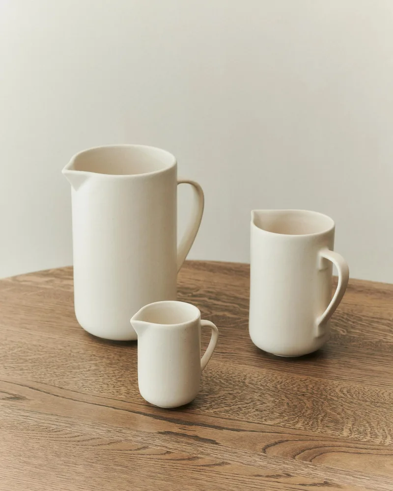 PISU 13 PITCHER van LOUISE ROE in Vanilla White – sfeerfoto