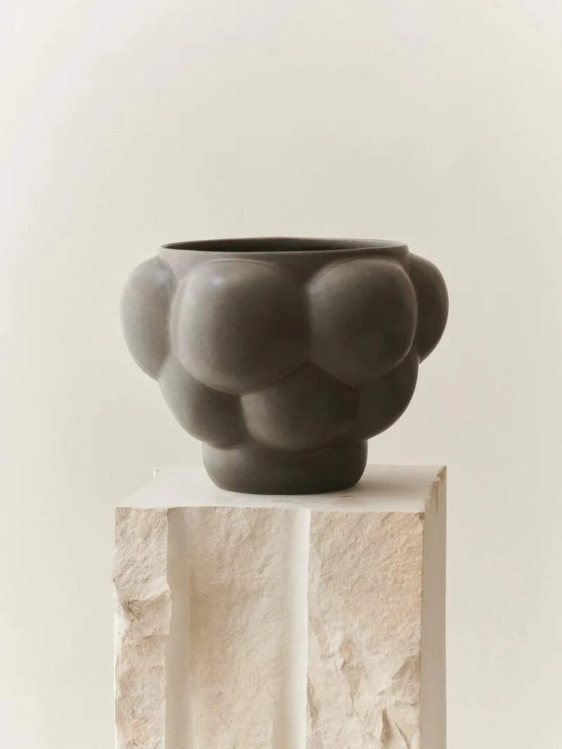 BALLOON BOWL 05 CERAMIC by LOUISE ROE in Mud Brown – product photo