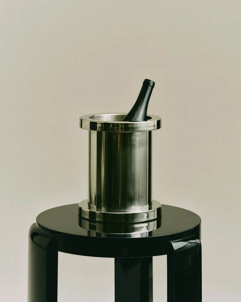METAL WINE COOLER van LOUISE ROE – sfeerfoto