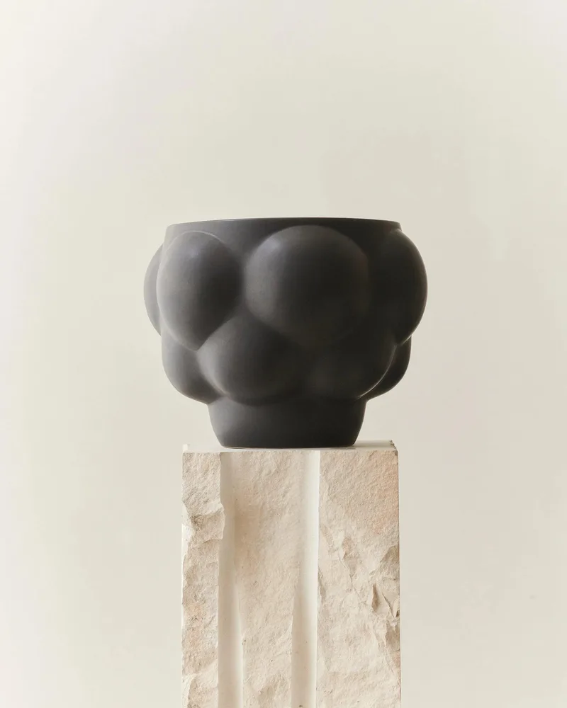 BALLOON BOWL 06 CERAMIC INK BLACK von LOUISE ROE – Produktfoto