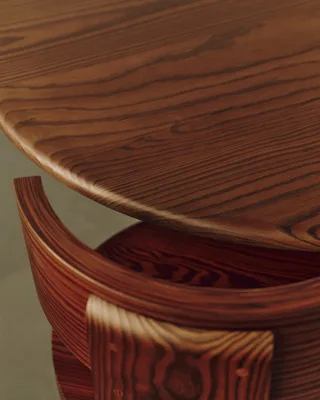 PILLABOUT TABLE 03 von LOUISE ROE in Natural Oak – Ambientefoto 6 von 7