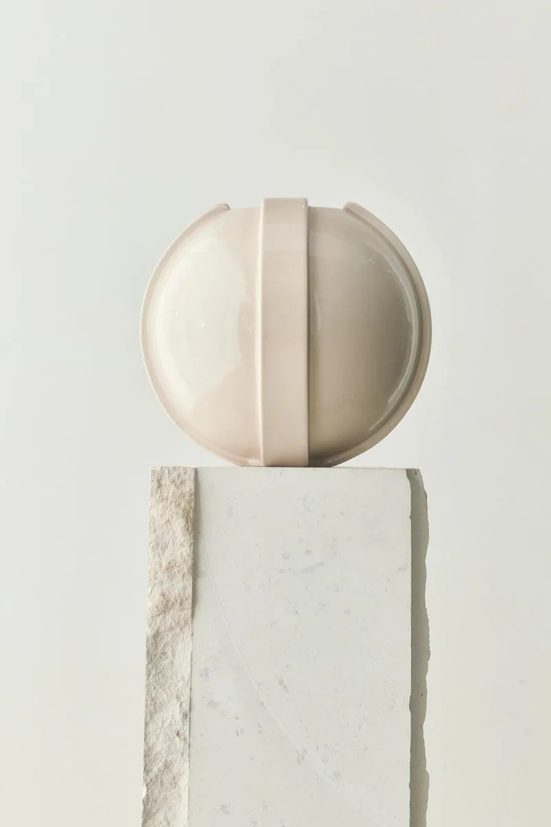 VINCI VASE 01 by LOUISE ROE in Ivory – product photo
