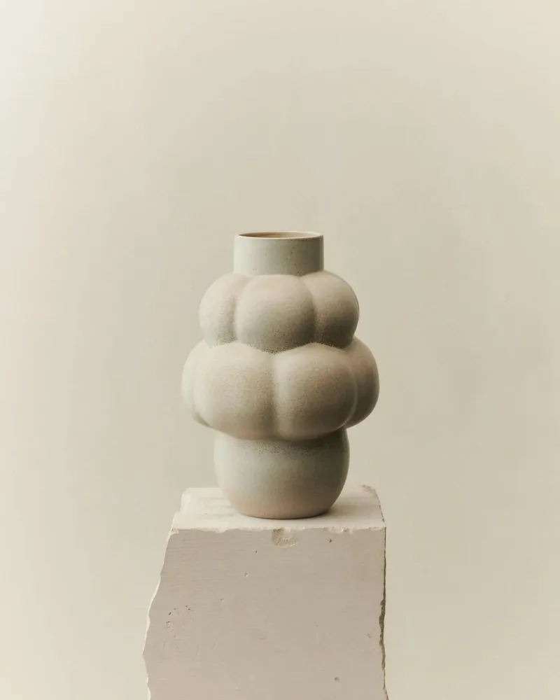 BALLOON VASE 04 GRANDE CERAMIC by LOUISE ROE in Vintage Glaze – interior photo