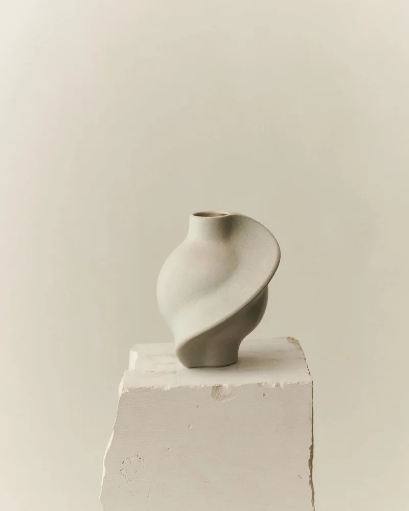 PIROUT VASE 01 de LOUISE ROE en Vintage Glaze – photo du produit